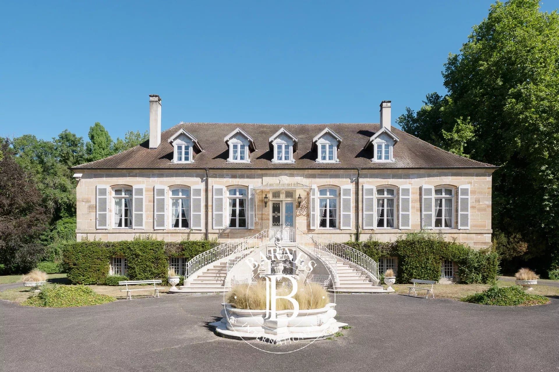 Elegant 18th Century Château With Indoor Pool And Tennis Court — Château for sale in France