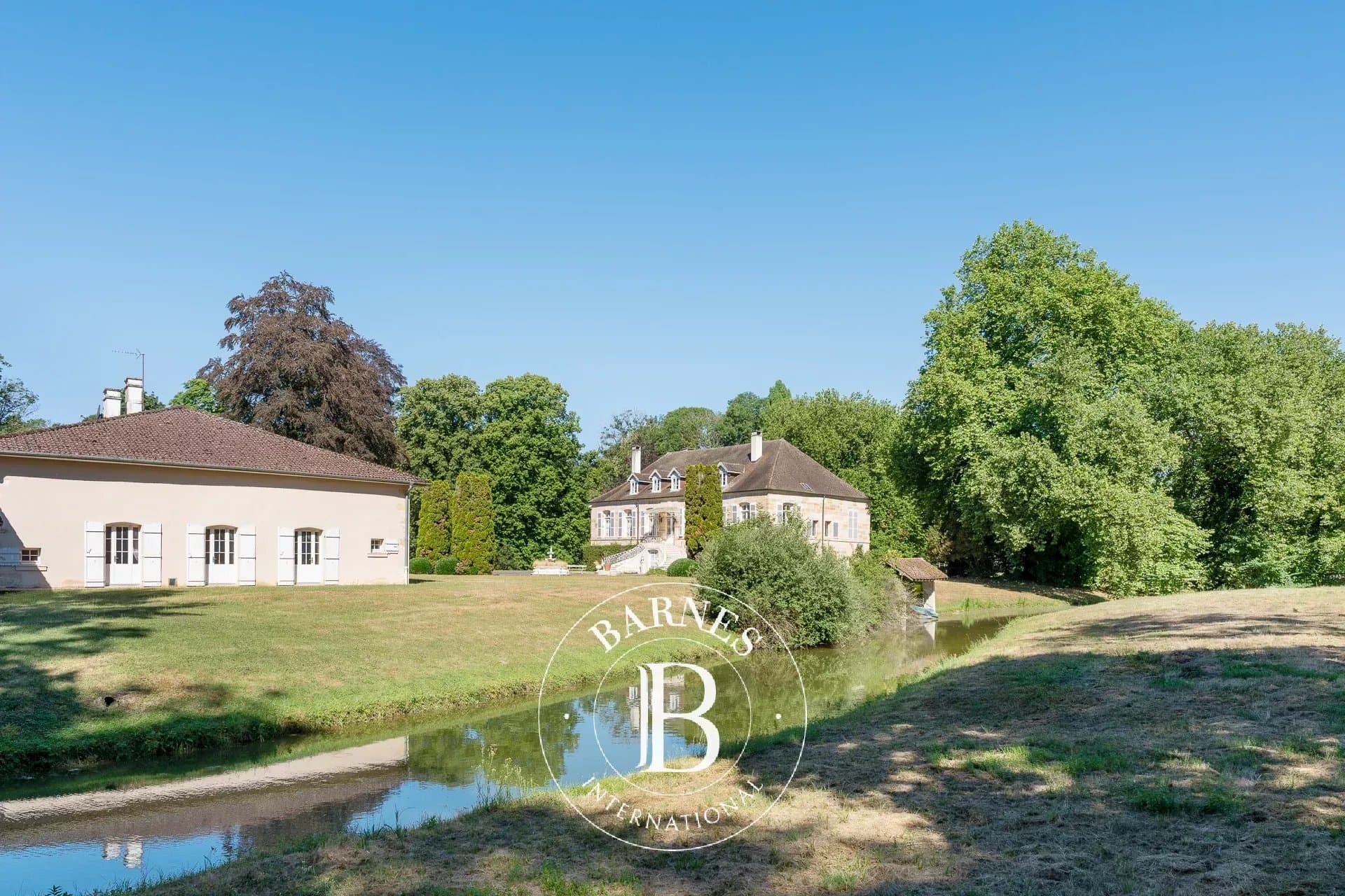 Elegant 18th Century Château With Indoor Pool And Tennis Court 5