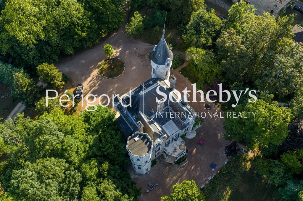 Renovated 17th Century Château With 13 Bedrooms And Swimming Pool 5