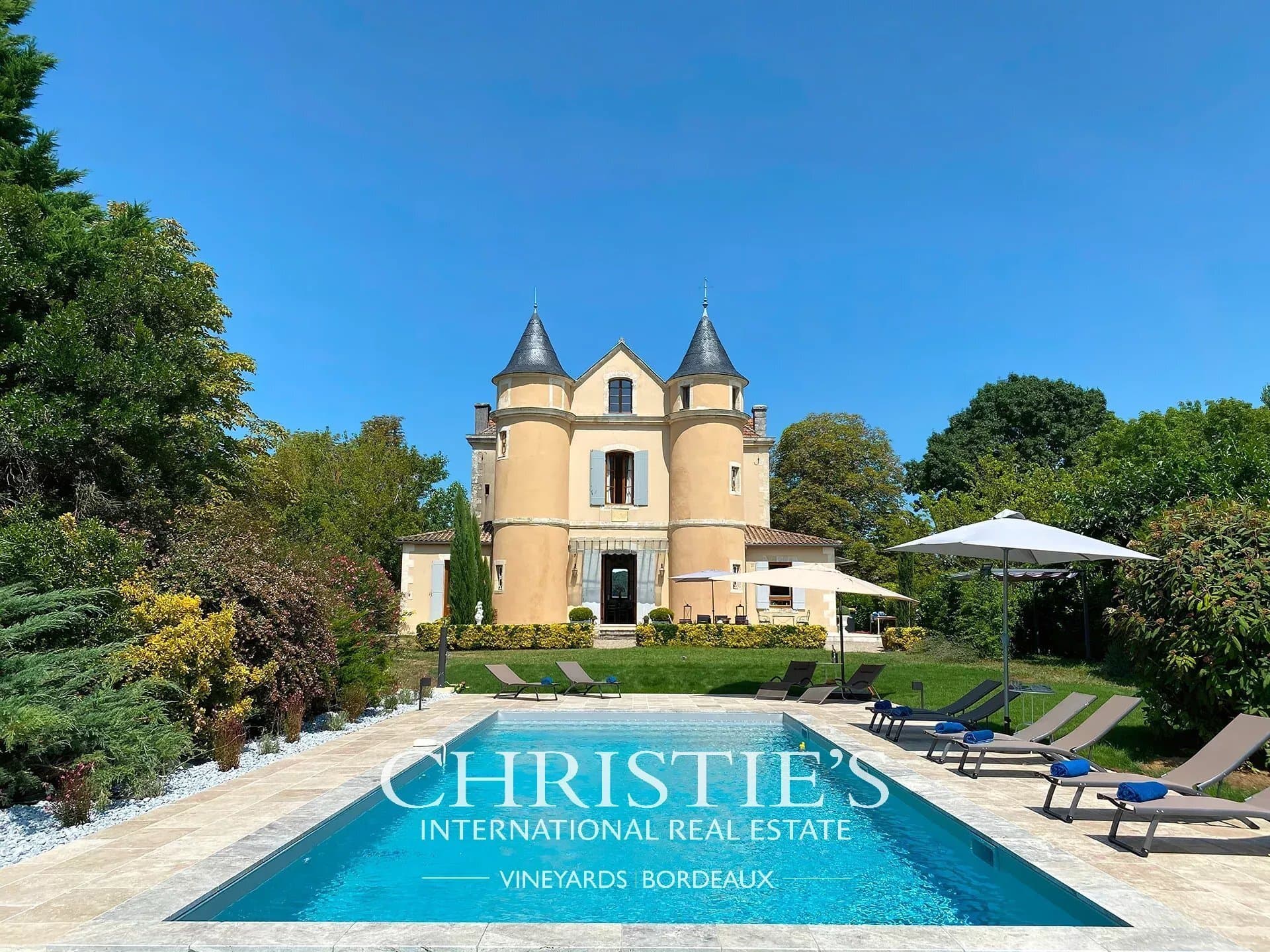 Château With Heated Swimming Pool And Formal Gardens