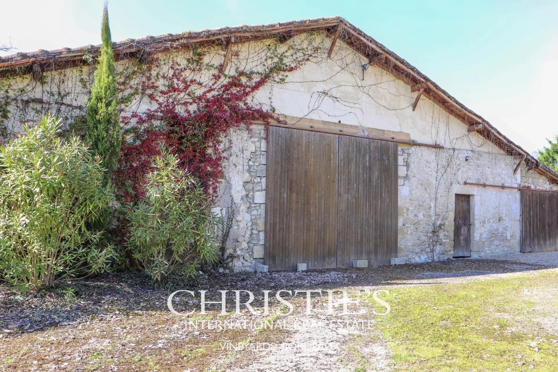 Château With Heated Swimming Pool And Formal Gardens 4