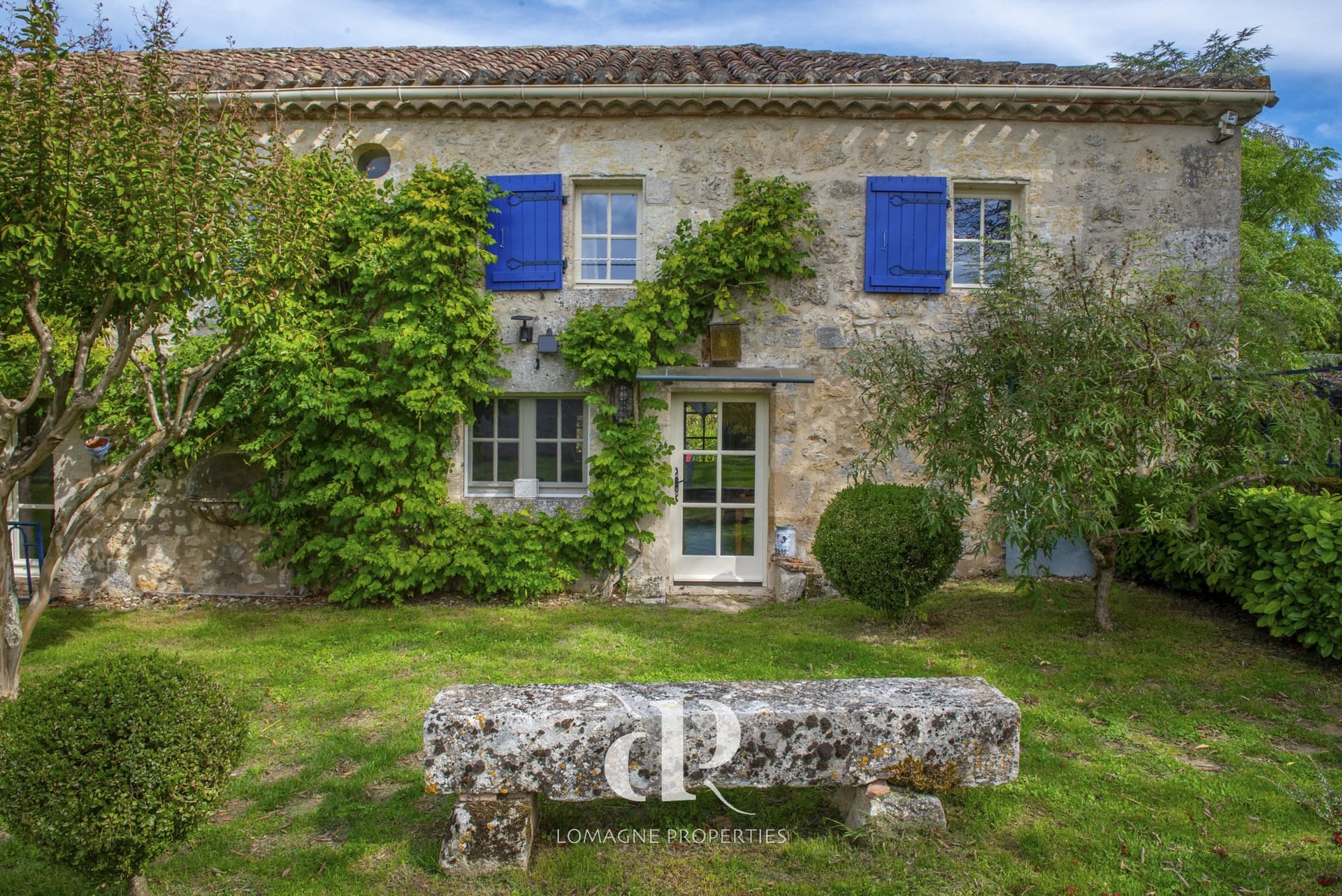 Elegant 17th Century Manor House With Guest House And Swimming Pool — Manor House for sale in Tarn-et-Garonne, France