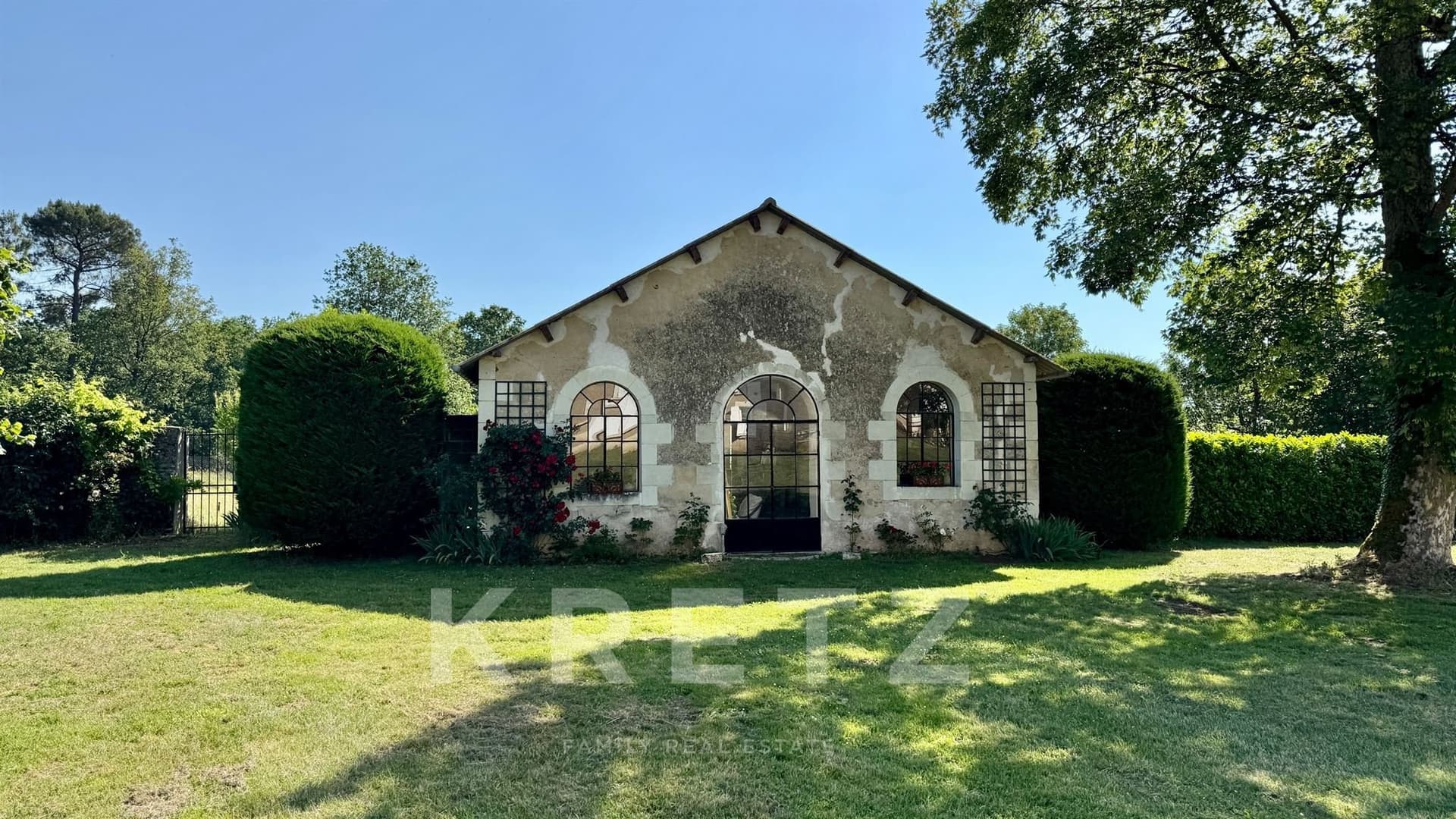 19th Century Château With Swimming Pool And Extensive Grounds 2