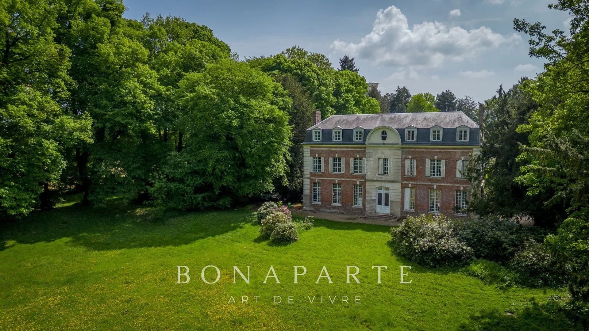 18th Century Castle With 10 Bedrooms And Former Stables 2