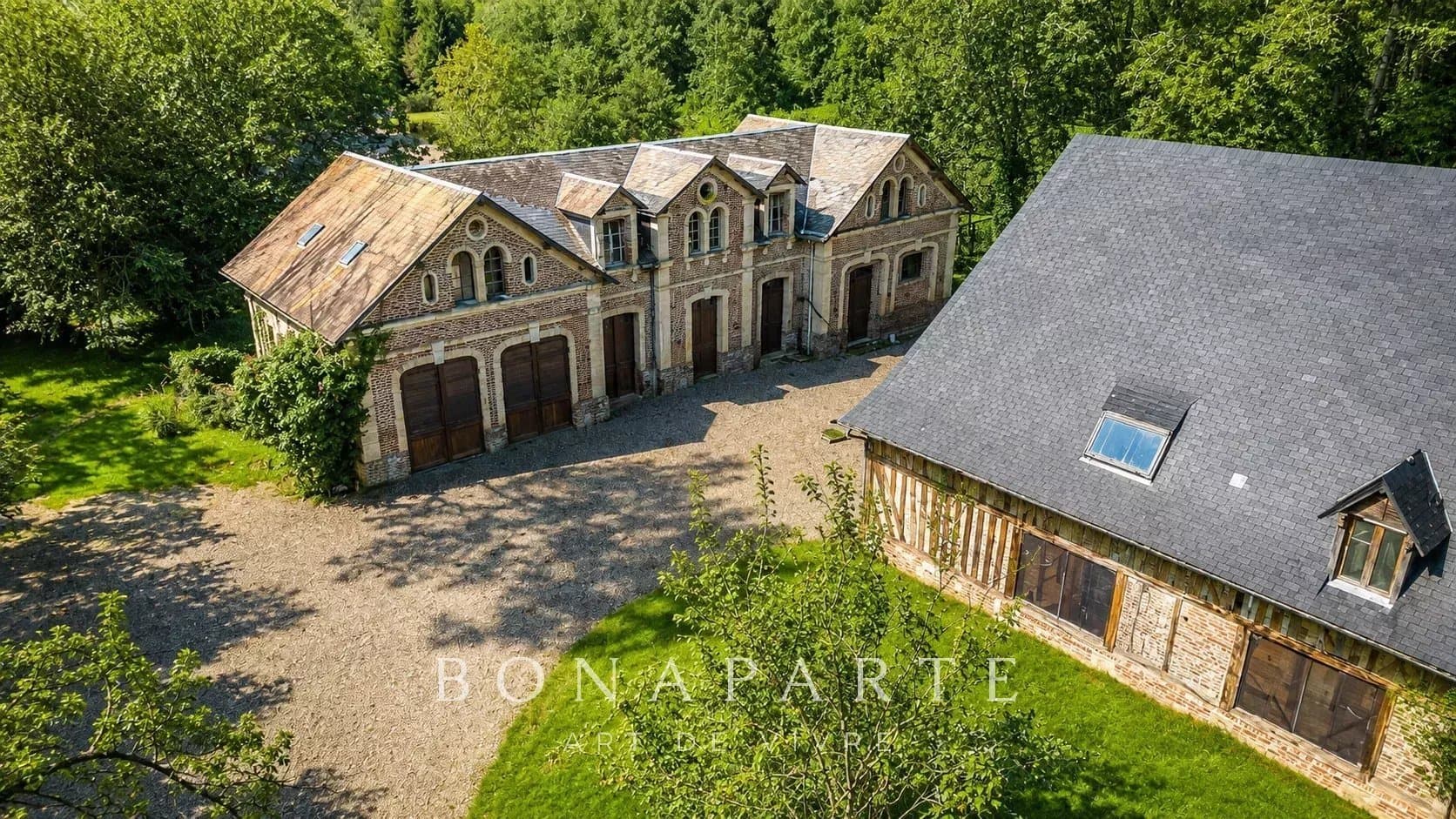 18th Century Castle With 10 Bedrooms And Former Stables 3