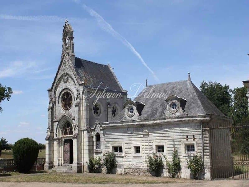 18th Century Château With 24 Bedrooms And 11 Hectares Near Angers 3