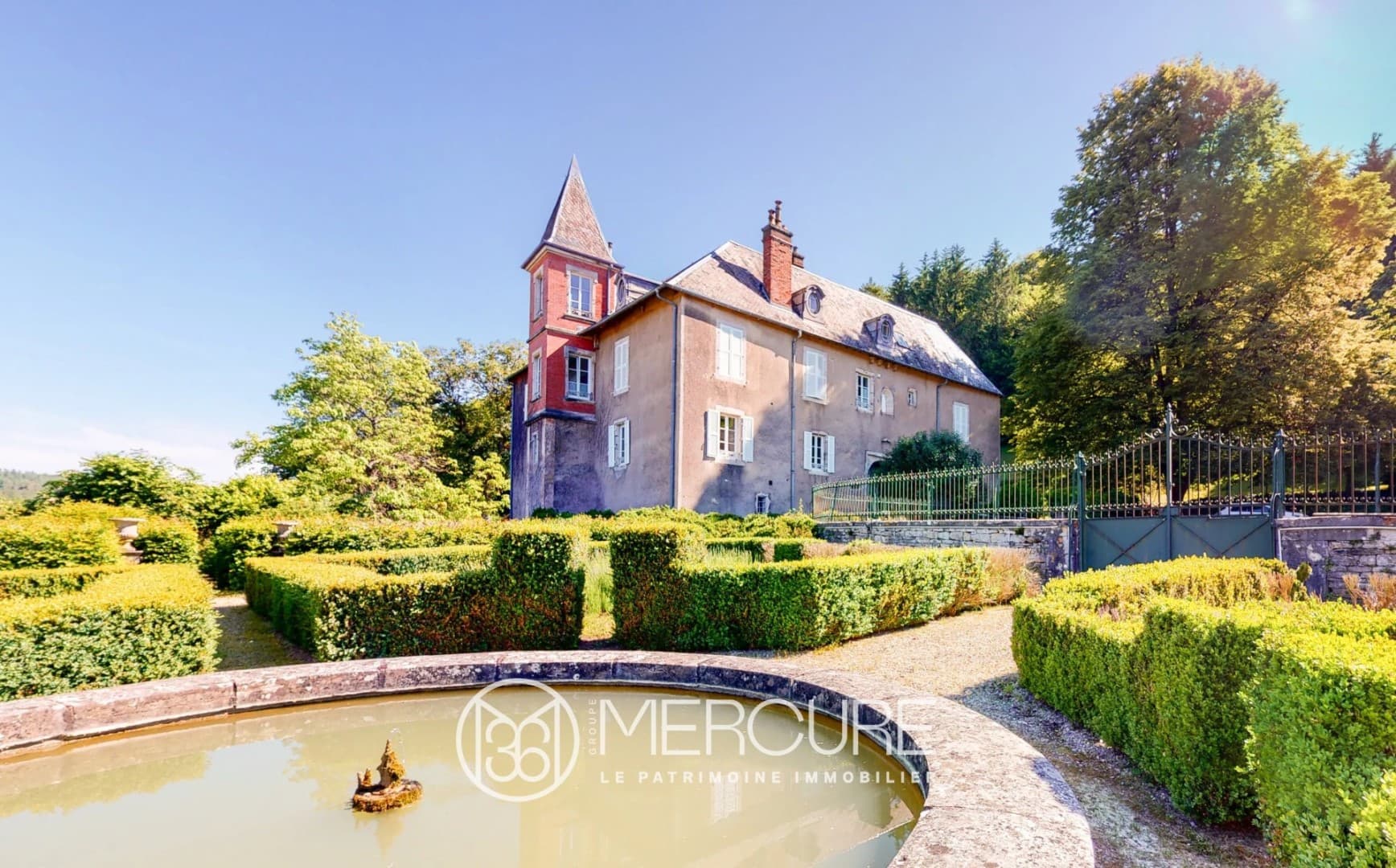 15th Century Castle With 5 Bedrooms And 1.8 Hectares Of Parklands 4