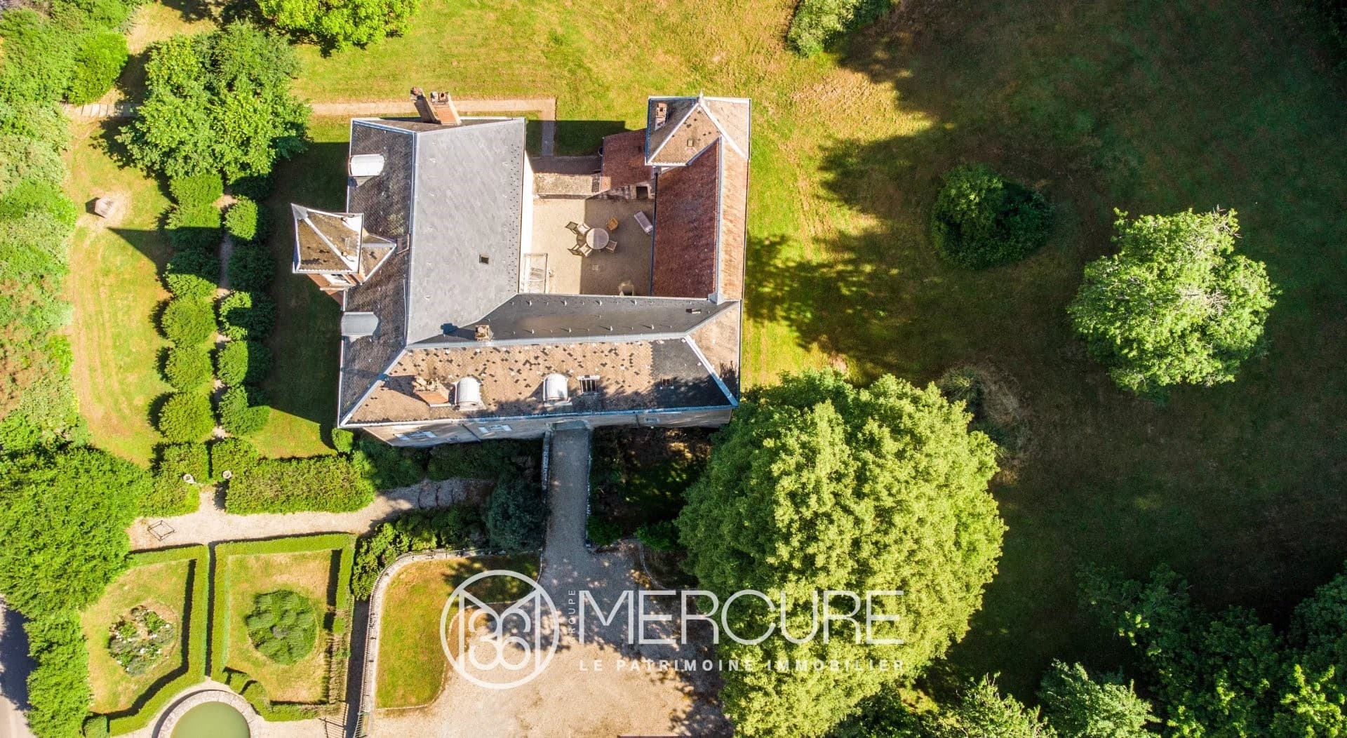 15th Century Castle With 5 Bedrooms And 1.8 Hectares Of Parklands 2