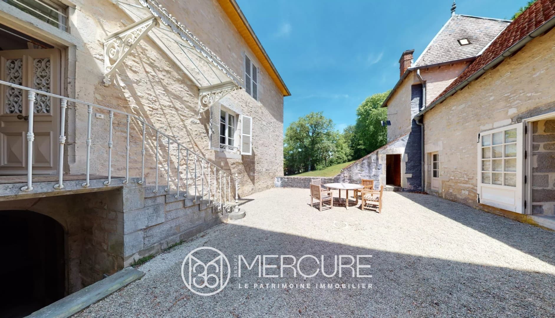 15th Century Castle With 5 Bedrooms And 1.8 Hectares Of Parklands 5