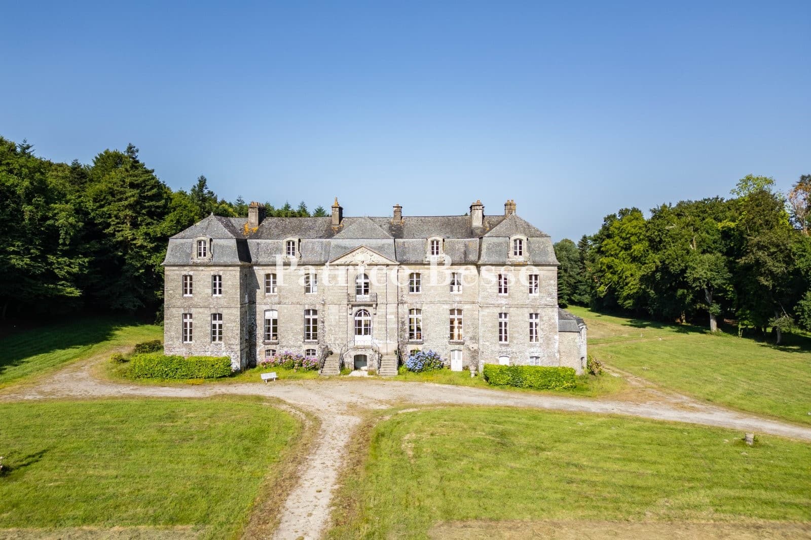 Historic 18th Century Château With Extensive Grounds — Château for sale in Morbihan, France