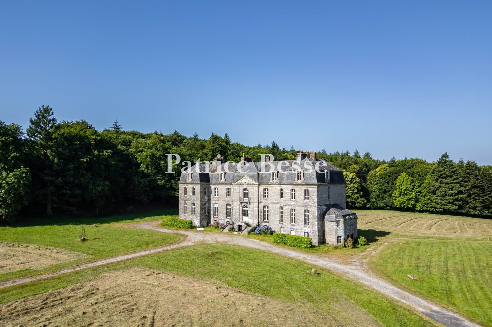 Historic 18th Century Château With Extensive Grounds 2