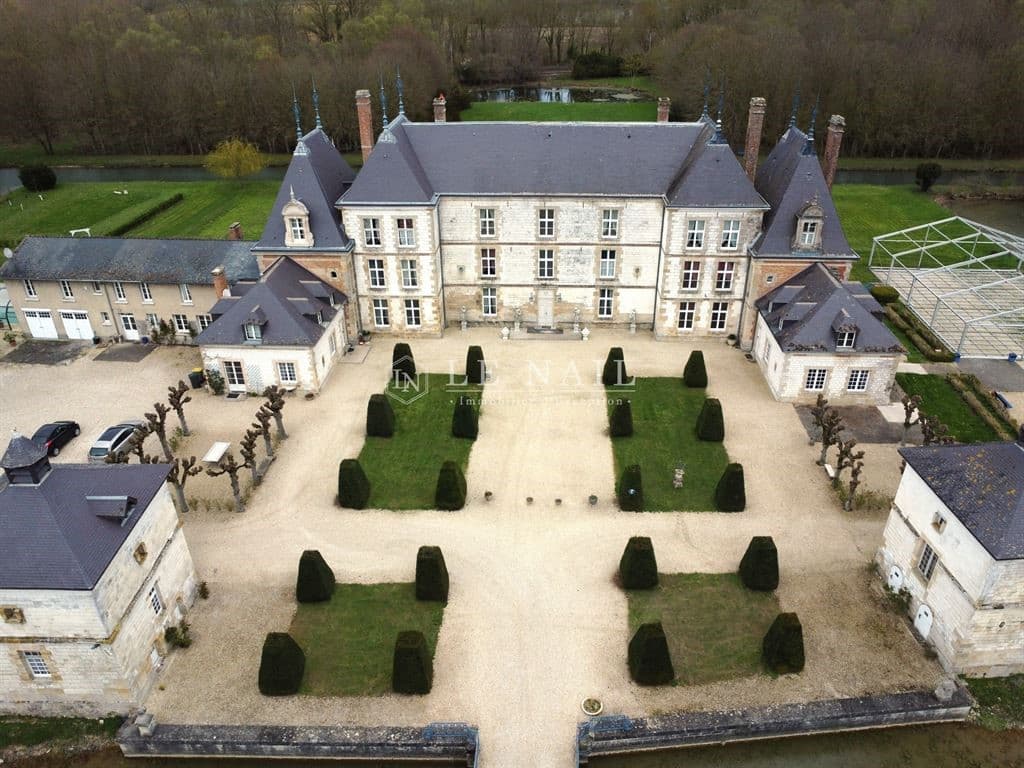 Magnificent Château with Formal Gardens and Swimming Pool 3