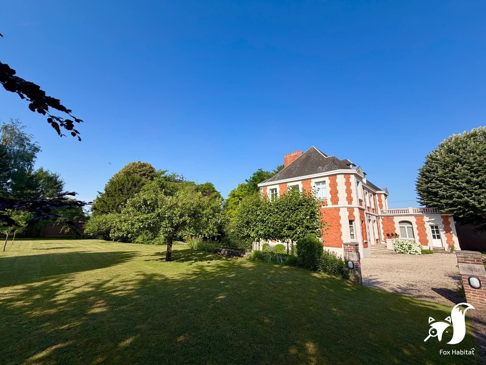 Château With Beautiful Wooded Park and Spacious Living Areas 3