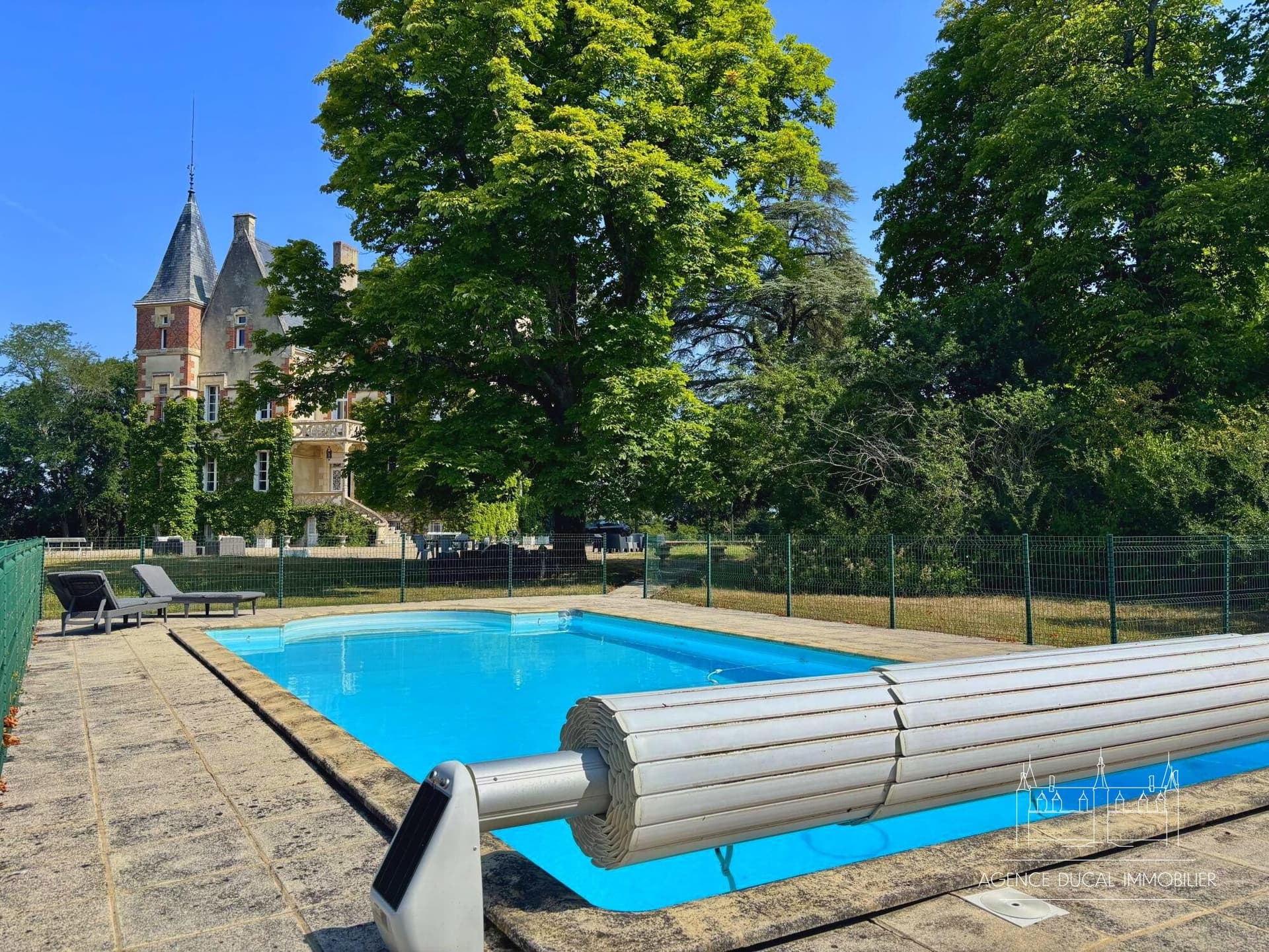 Elegant Château With 6 Bedrooms And Heated Pool In Nièvre Countryside 4