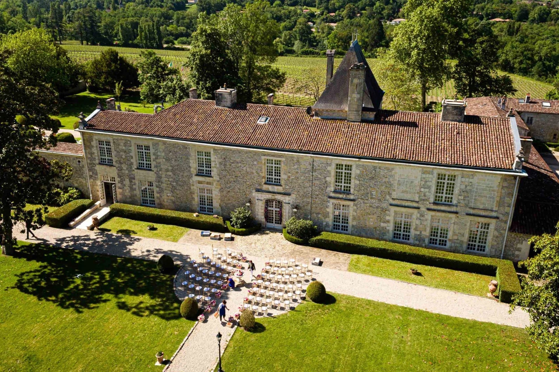 Exceptional Château With Vineyard And Hospitality Facilities 3