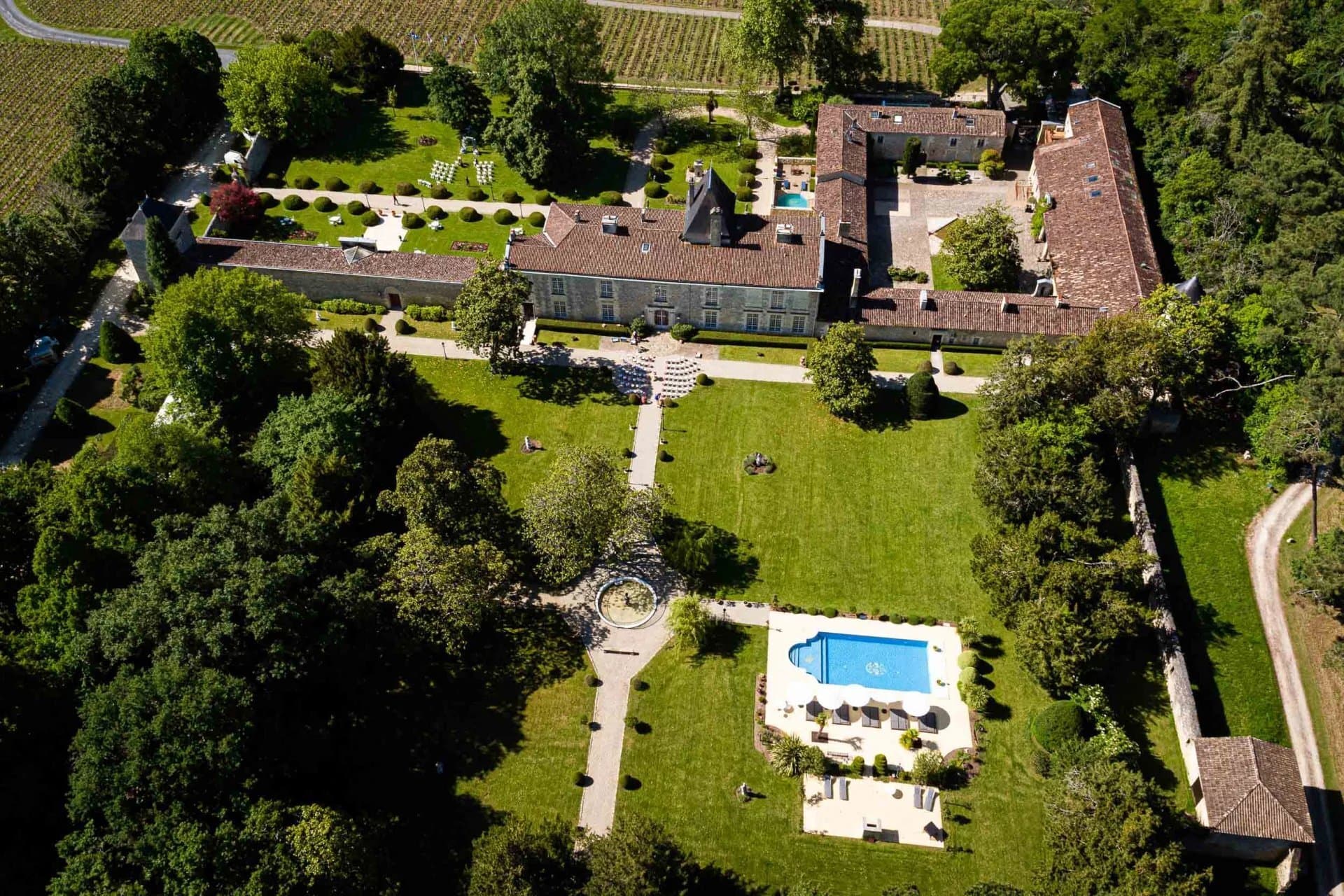 Exceptional Château With Vineyard And Hospitality Facilities 4