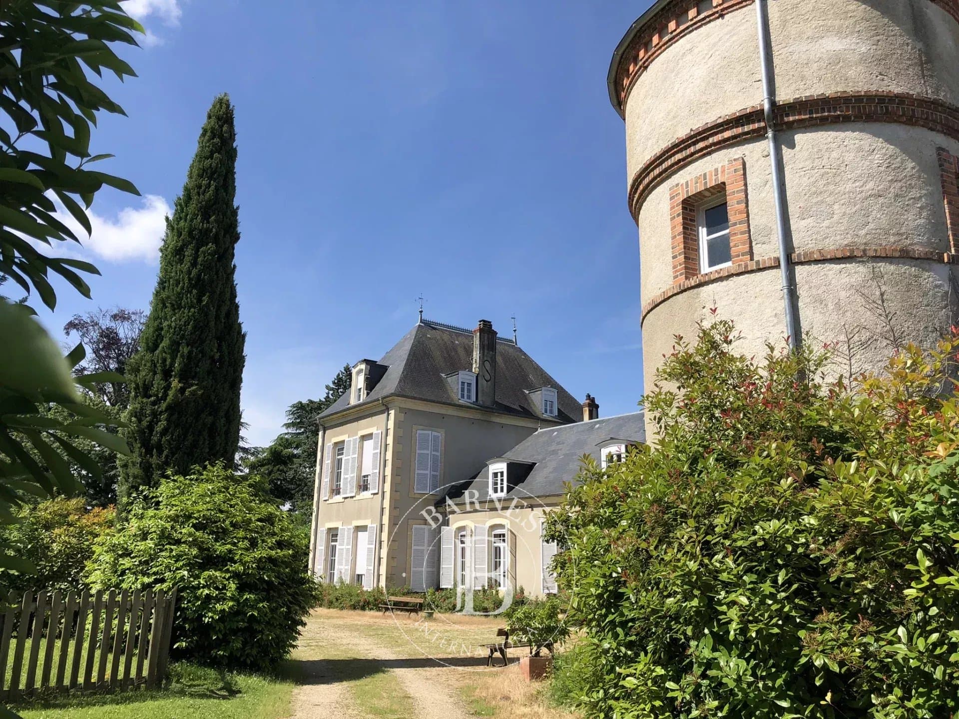 Elegant Château with 8 Bedrooms and Swimming Pool in Enclosed Parklands 2