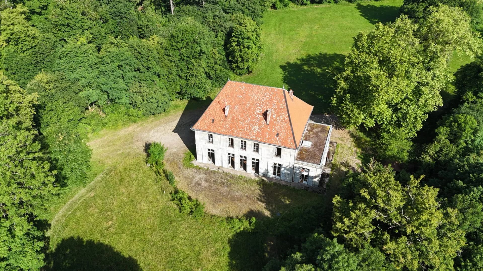 Exceptional 18th Century Castle With Private Chapel And 10 Hectares Of Parkland