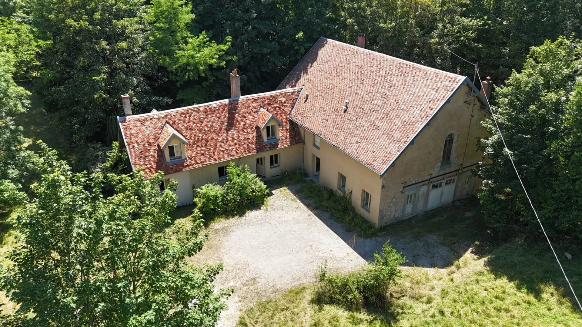 Exceptional 18th Century Castle With Private Chapel And 10 Hectares Of Parkland 2