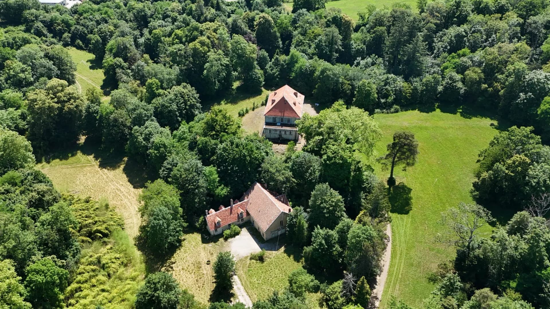 Exceptional 18th Century Castle With Private Chapel And 10 Hectares Of Parkland 3