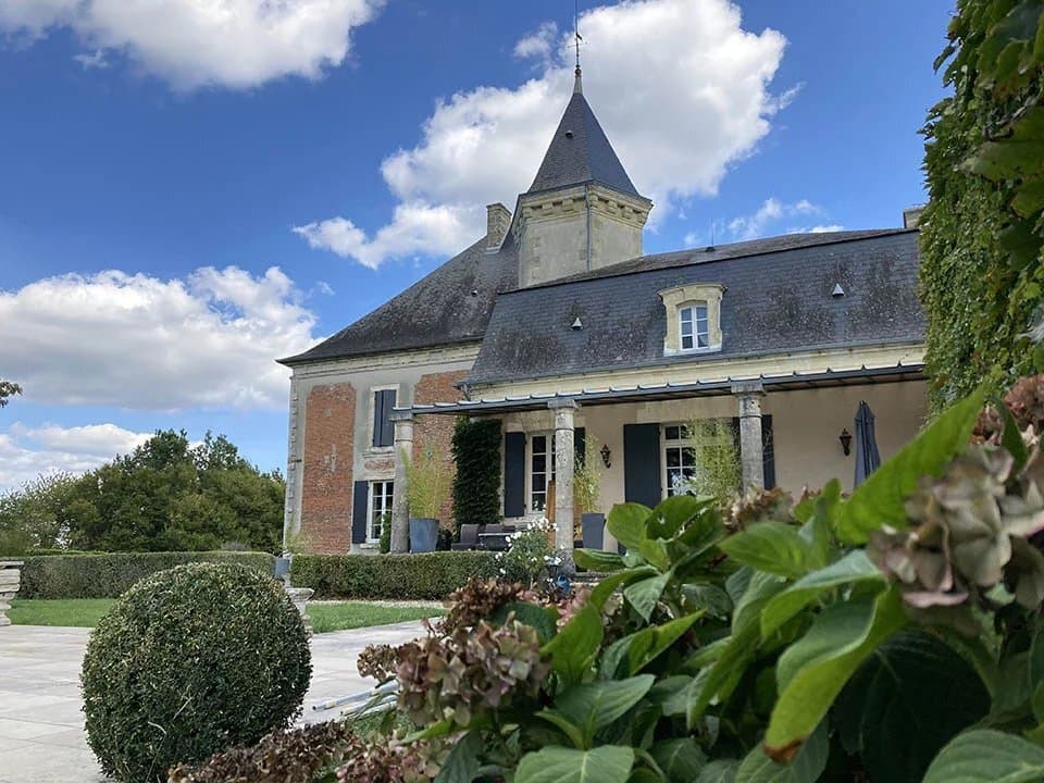 Elegant 17th Century Castle With Vineyards And Gîtes