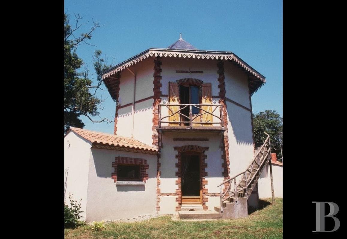 Elegant 19th Century Château With Extensive Grounds And Outbuildings 2