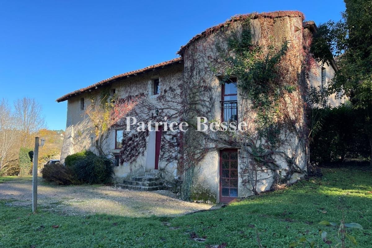 Renaissance Castle With Holiday Cottage And Enclosed Park