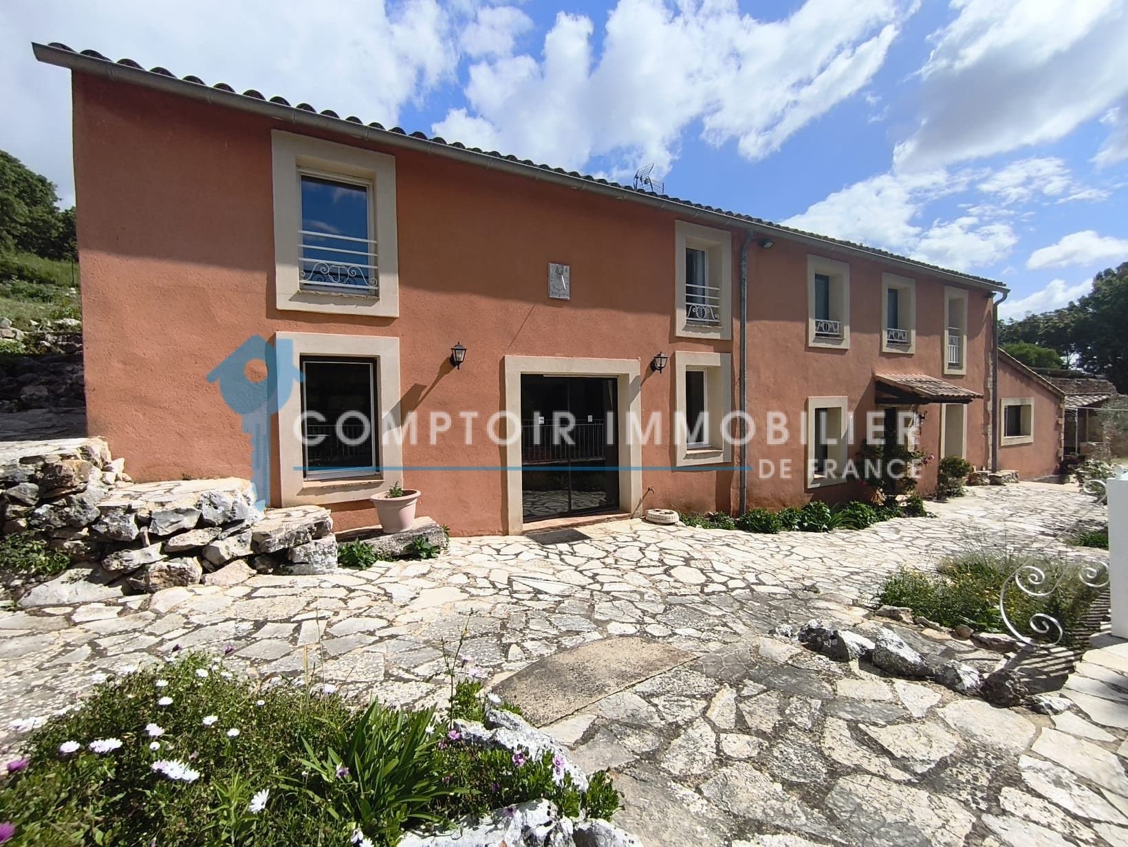 Charming Farmhouse With Infinity Pool And Caretaker's House