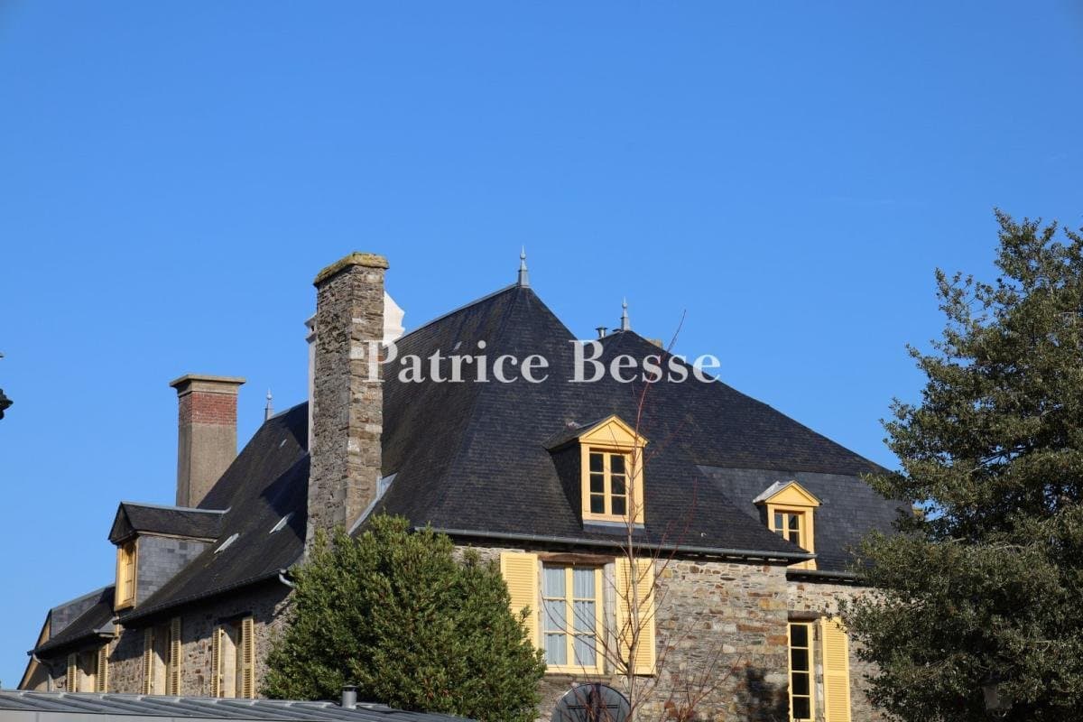 16th Century Townhouse With Stable And Garage In Historical Brittany 2