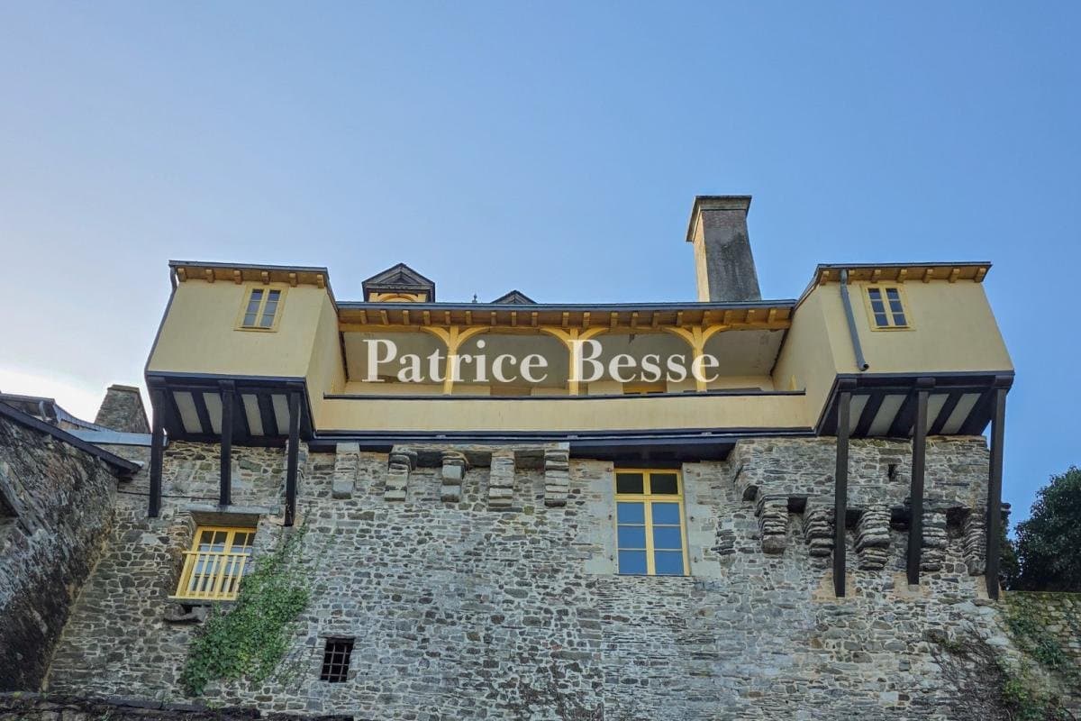 16th Century Townhouse With Stable And Garage In Historical Brittany 3