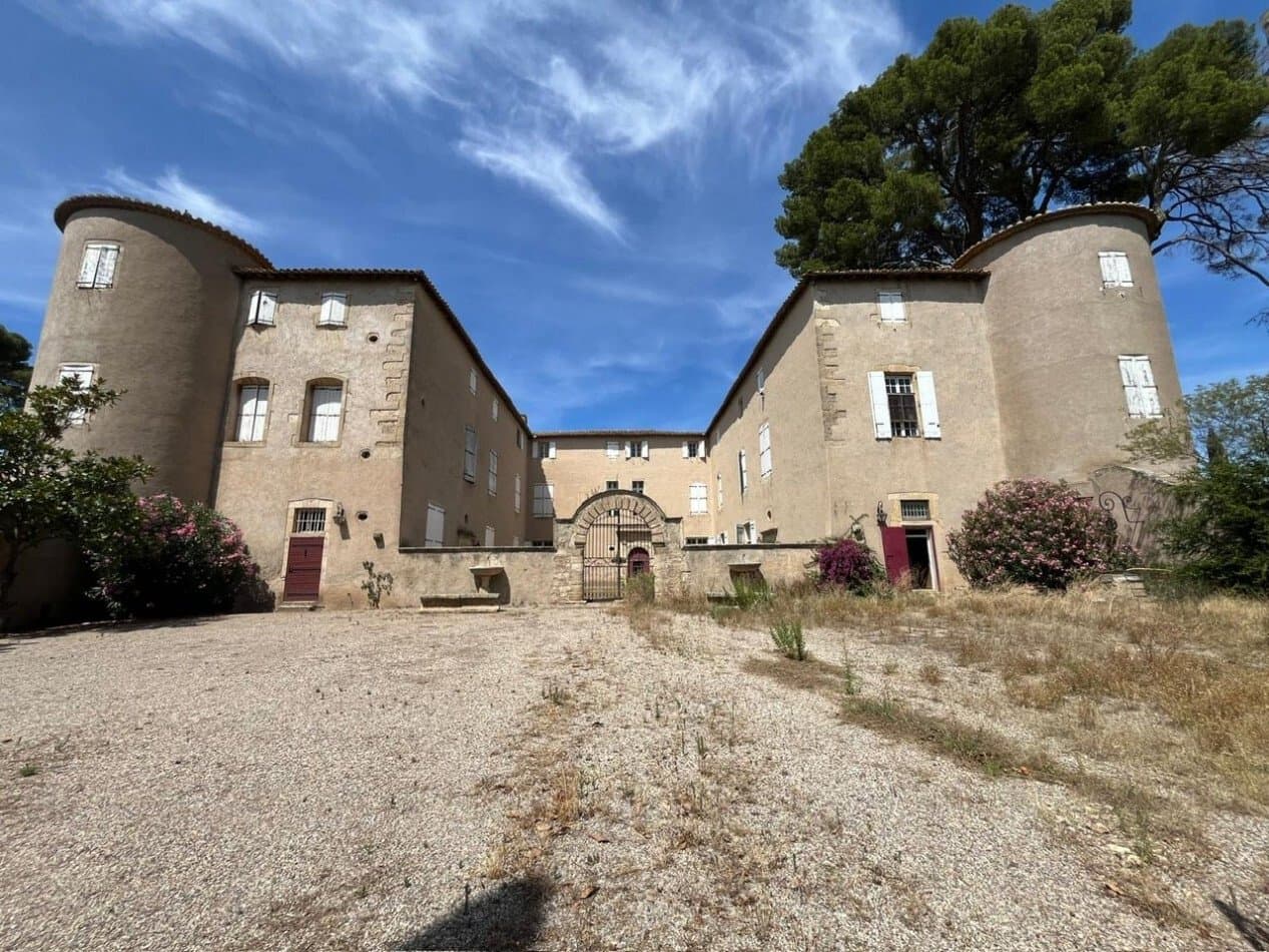 Historic 17th Century Château With Expansive Gardens And Pool