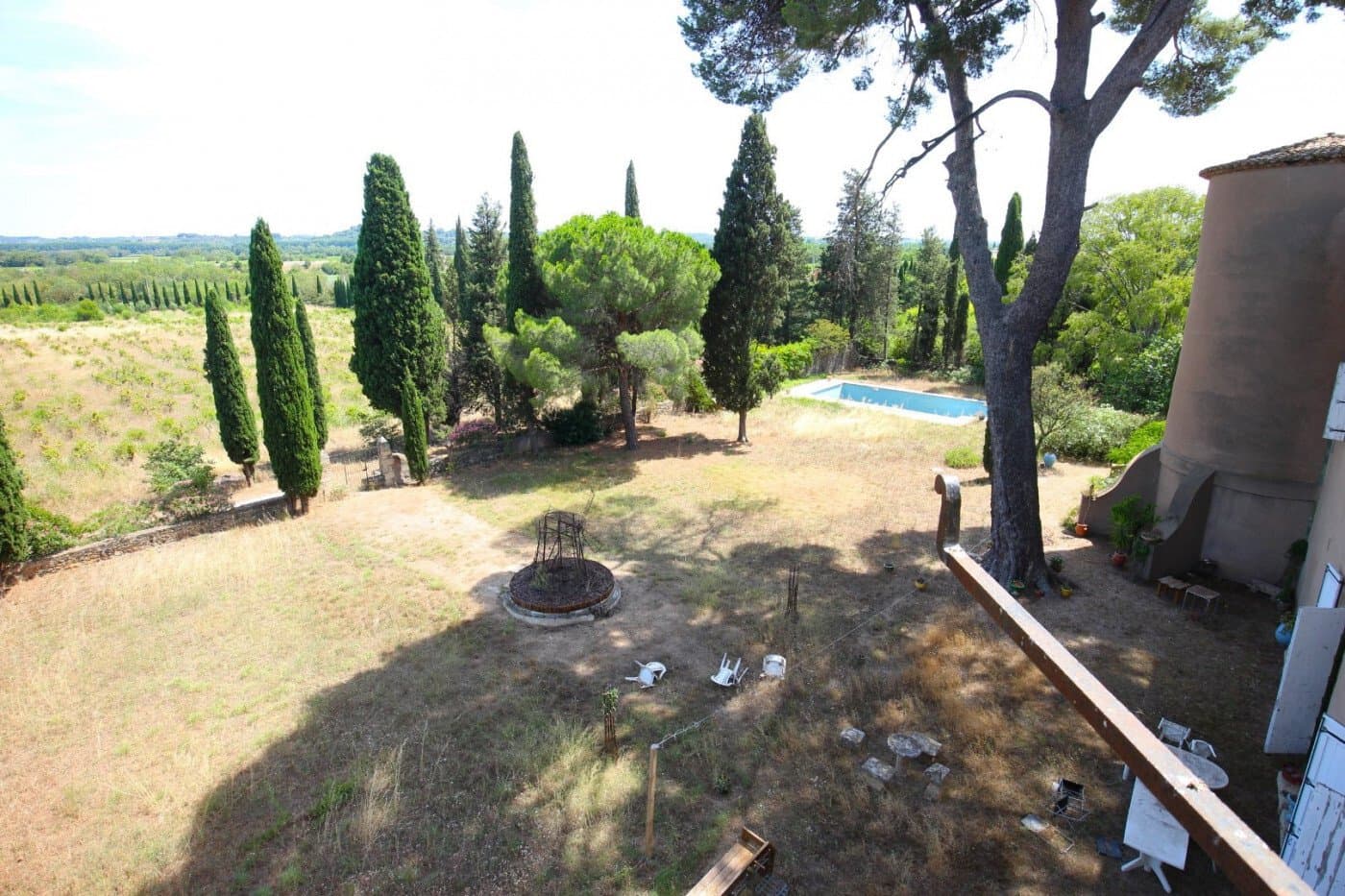 Historic 17th Century Château With Expansive Gardens And Pool 4