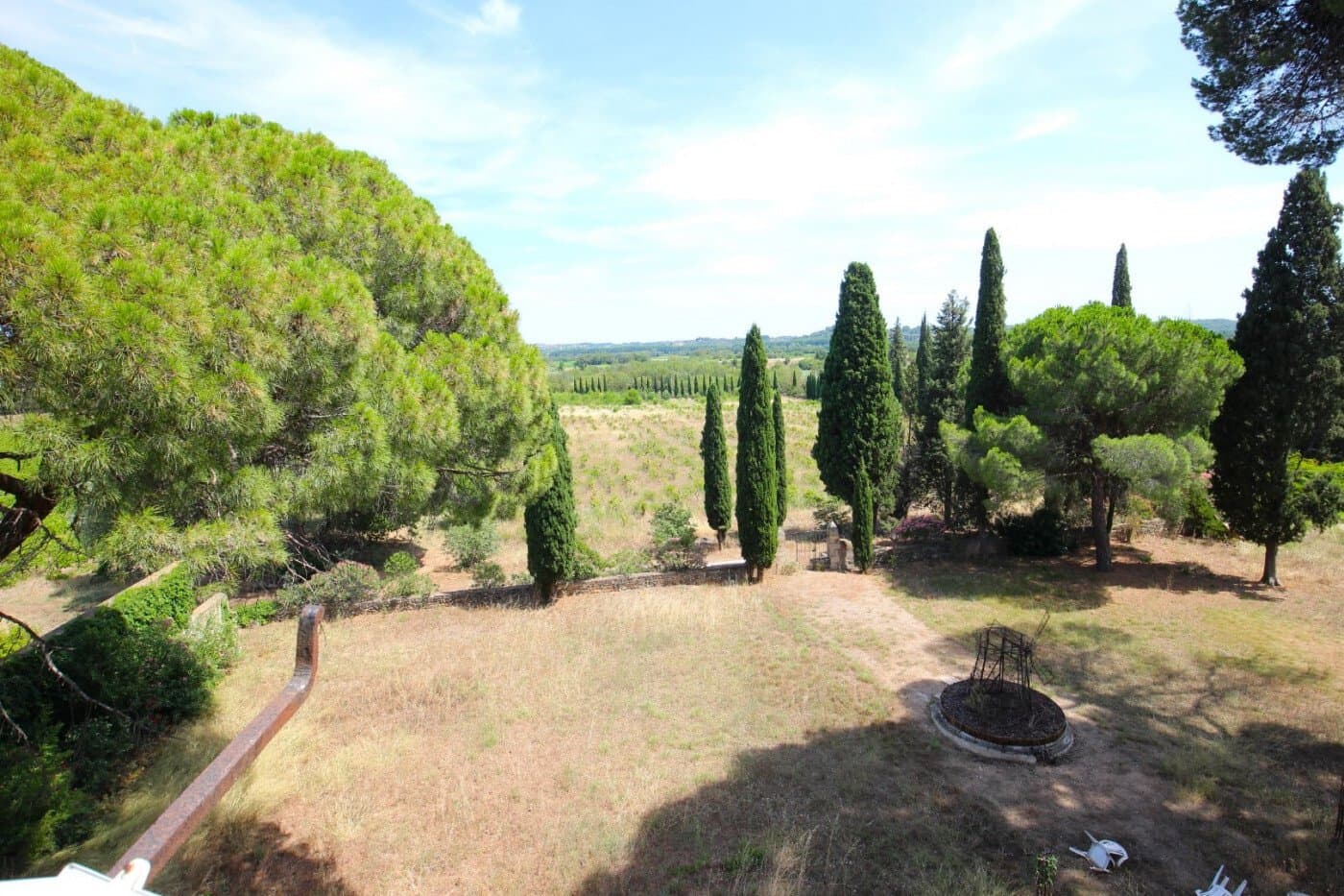 Historic 17th Century Château With Expansive Gardens And Pool 3