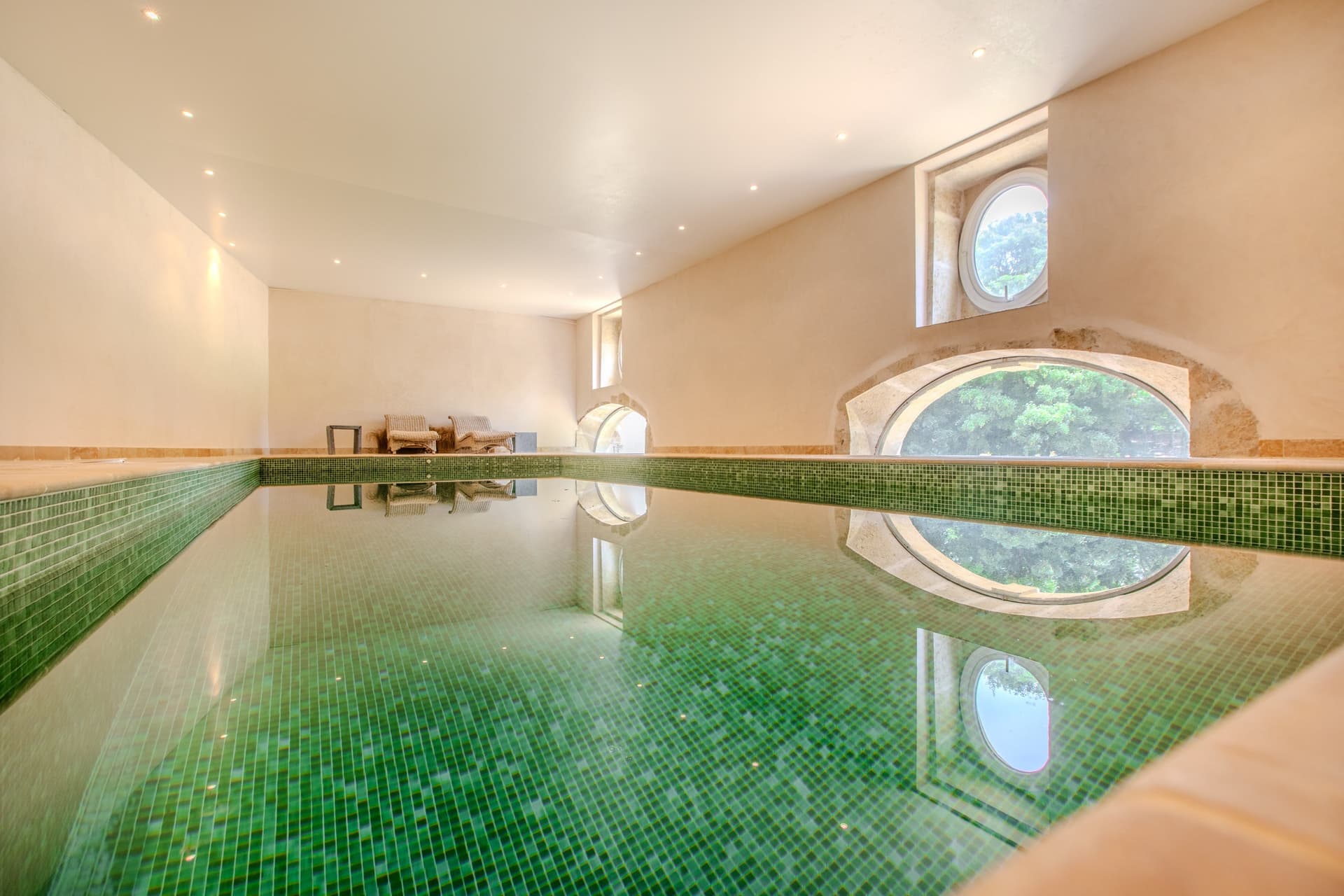 Historic Château with Indoor Pool and Ballroom in Burgundy 4