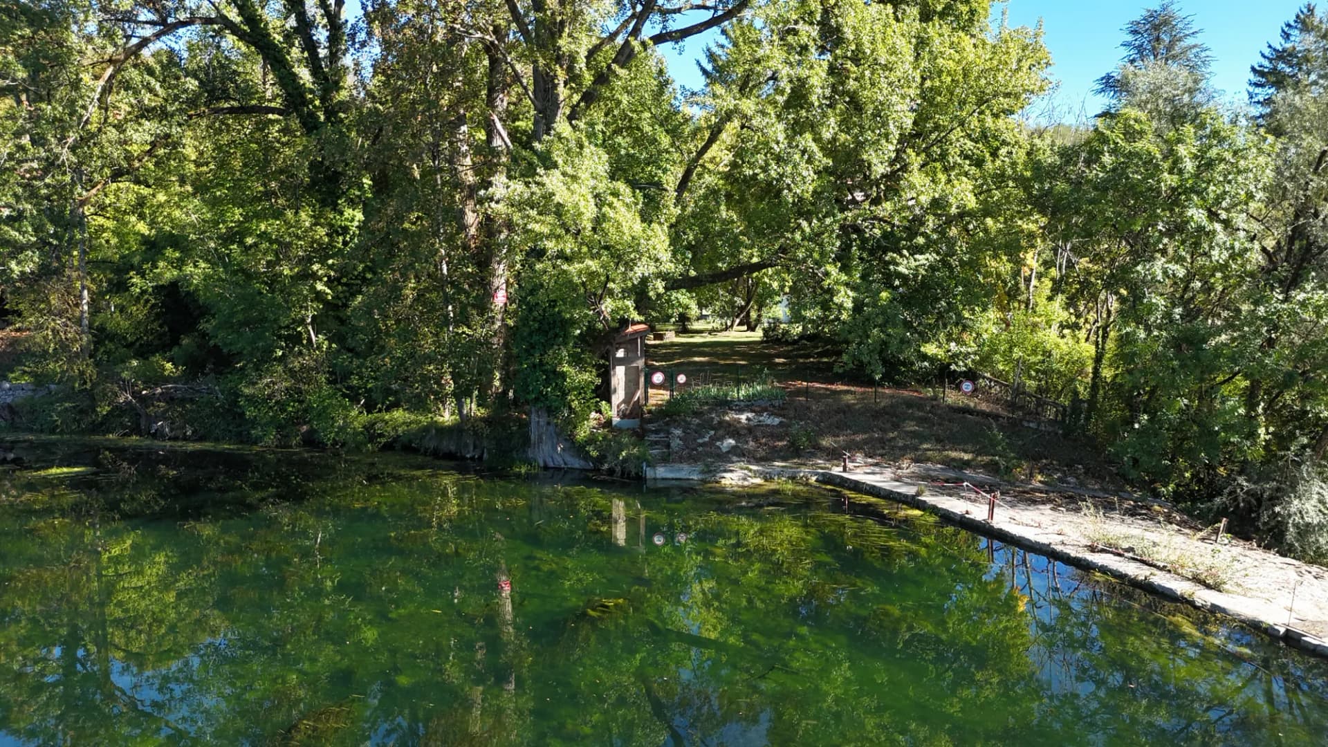 Spacious Property With 7 Bedrooms And 6 Bathrooms In A Wooded Park 5