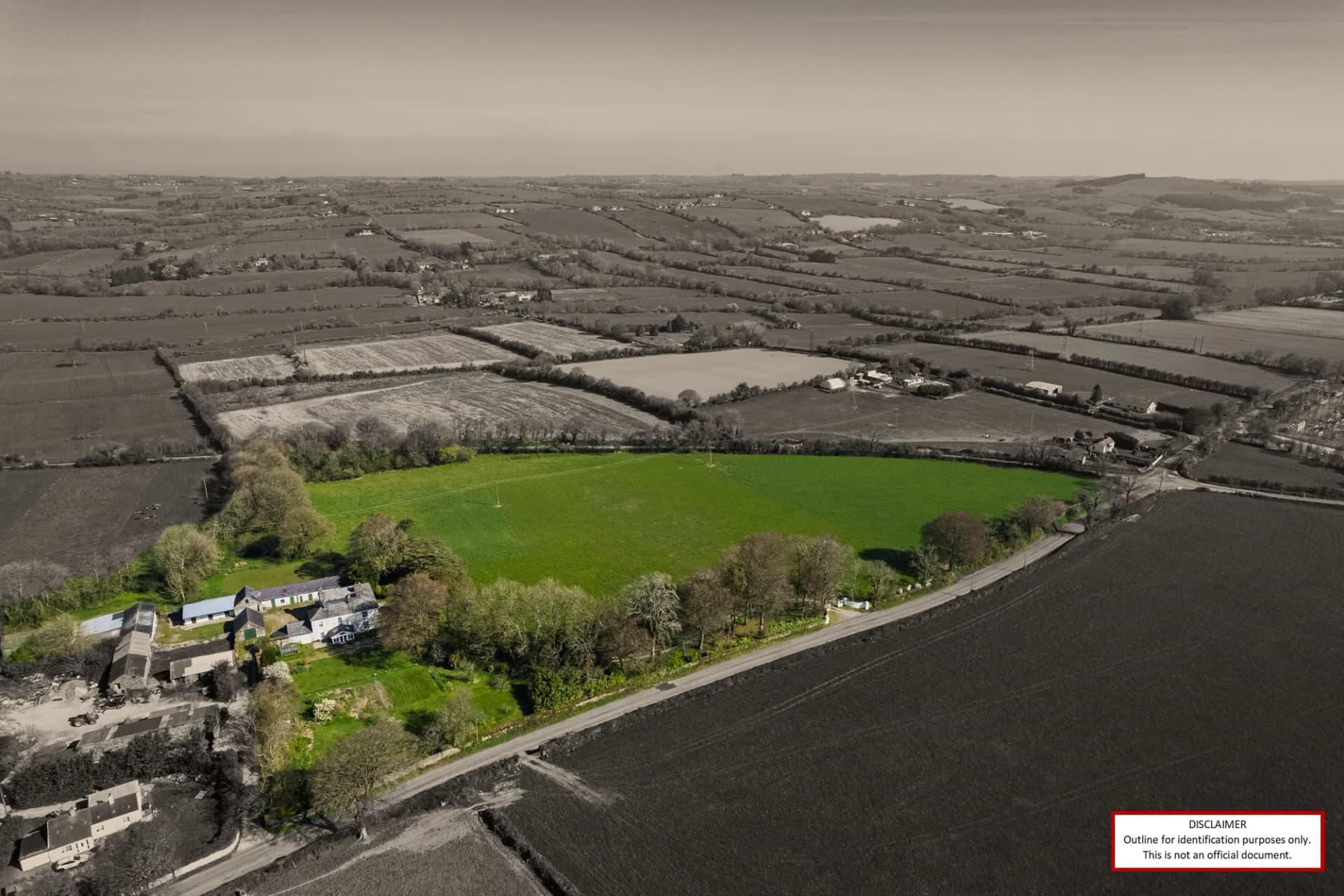 Elegant Georgian Residence with Equestrian Facilities and 15 Acres of Grounds 4