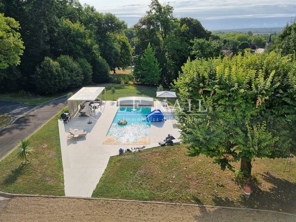 Elegant Château With Guest Houses And Extensive Grounds 2