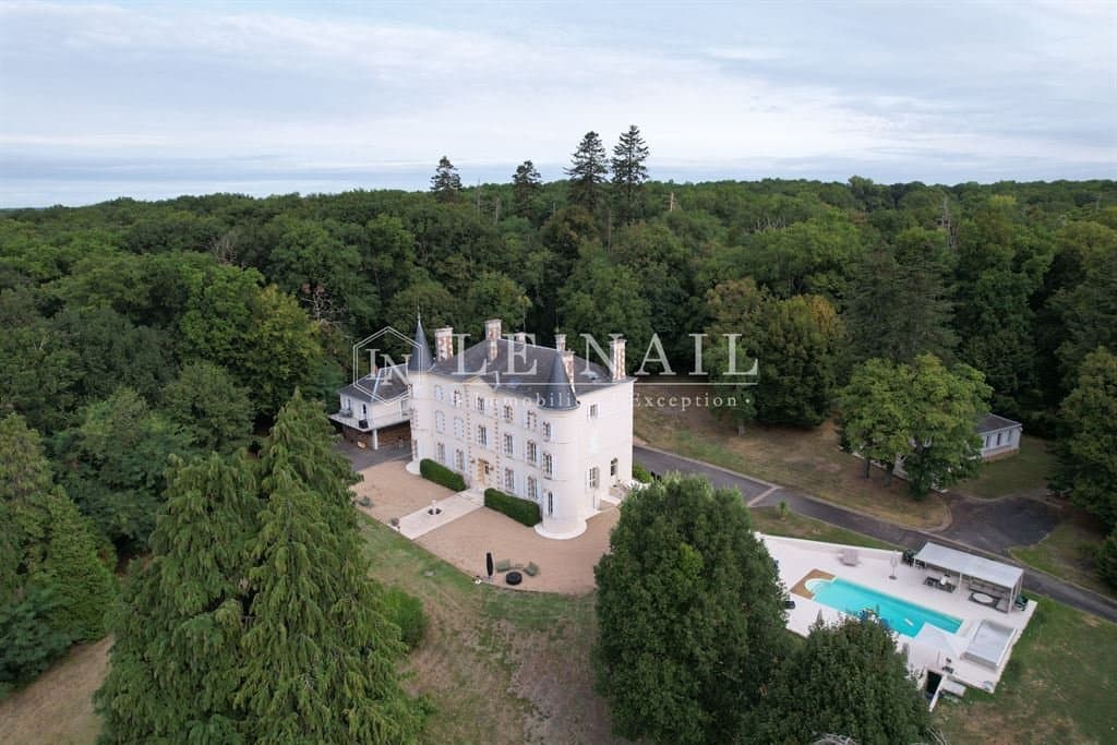 Elegant Château With Guest Houses And Extensive Grounds 4