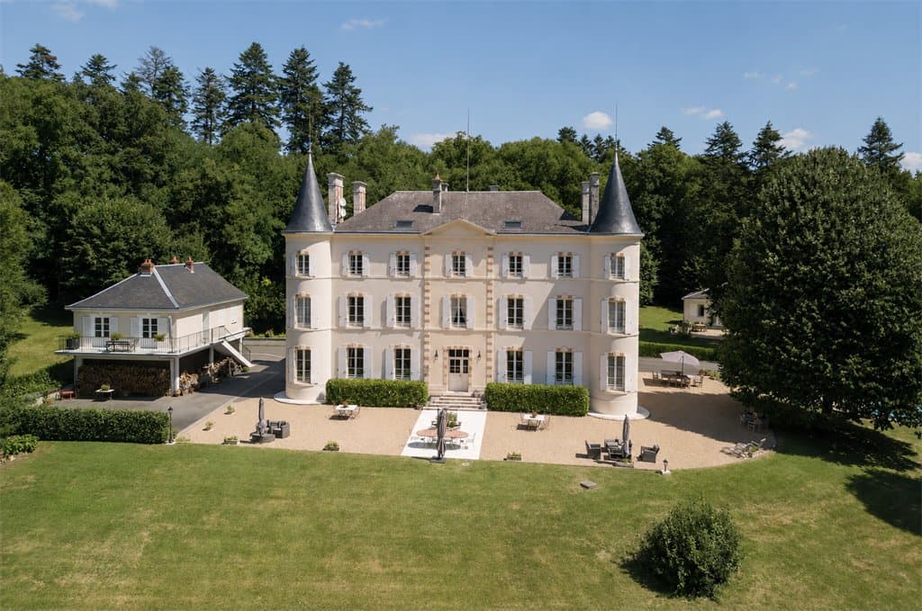 Elegant Château With Guest Houses And Extensive Grounds 5