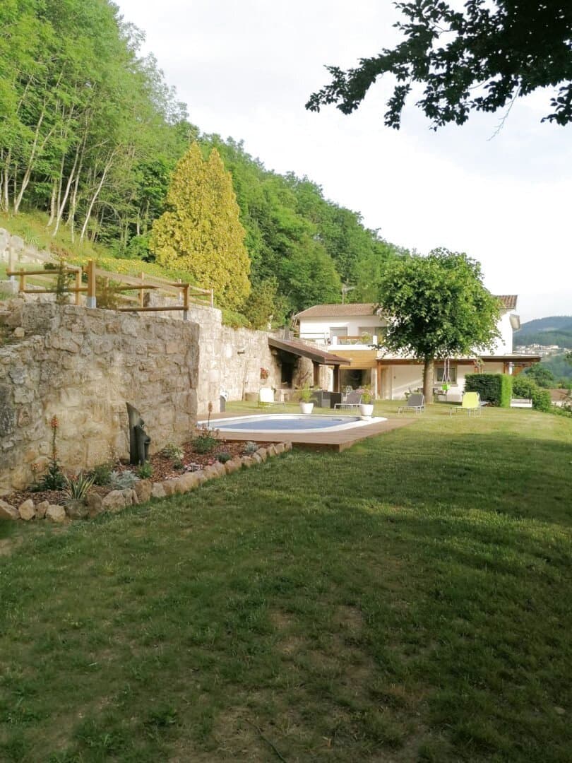 Architect-Designed Villa With Pool And Stunning Valley Views 4