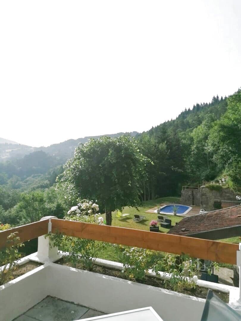 Architect-Designed Villa With Pool And Stunning Valley Views 4