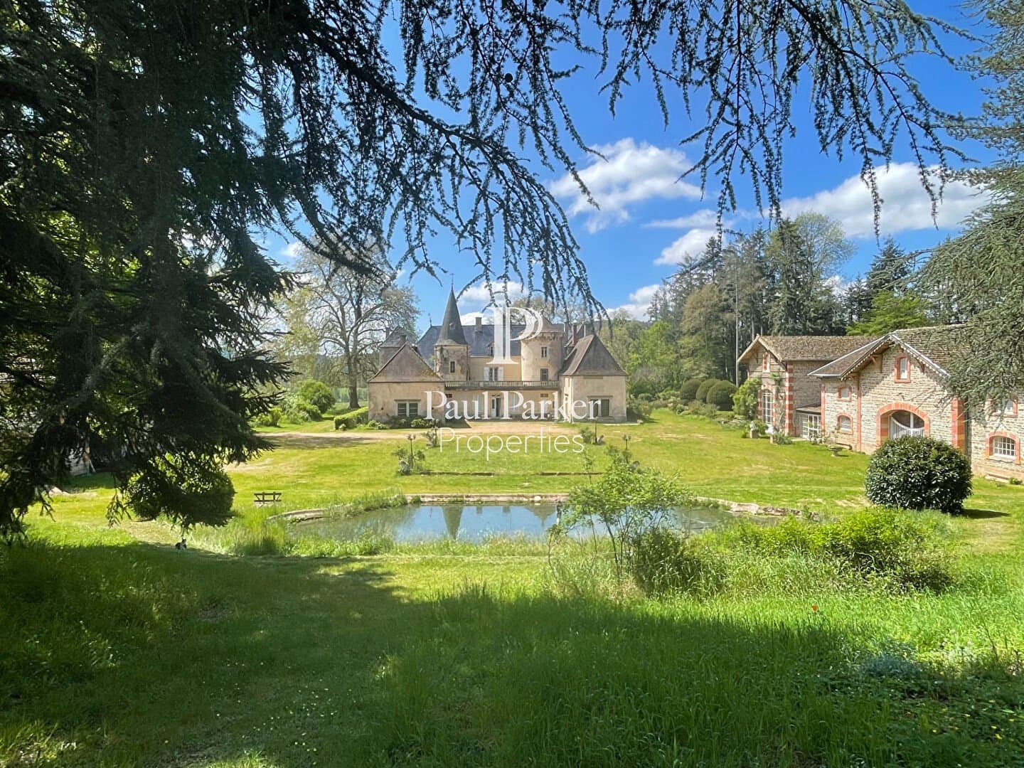 Elegant 18th Century Château With Reception Spaces And Expansive Grounds 3