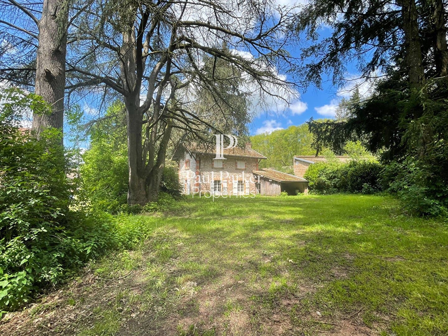 Elegant 18th Century Château With Reception Spaces And Expansive Grounds 5