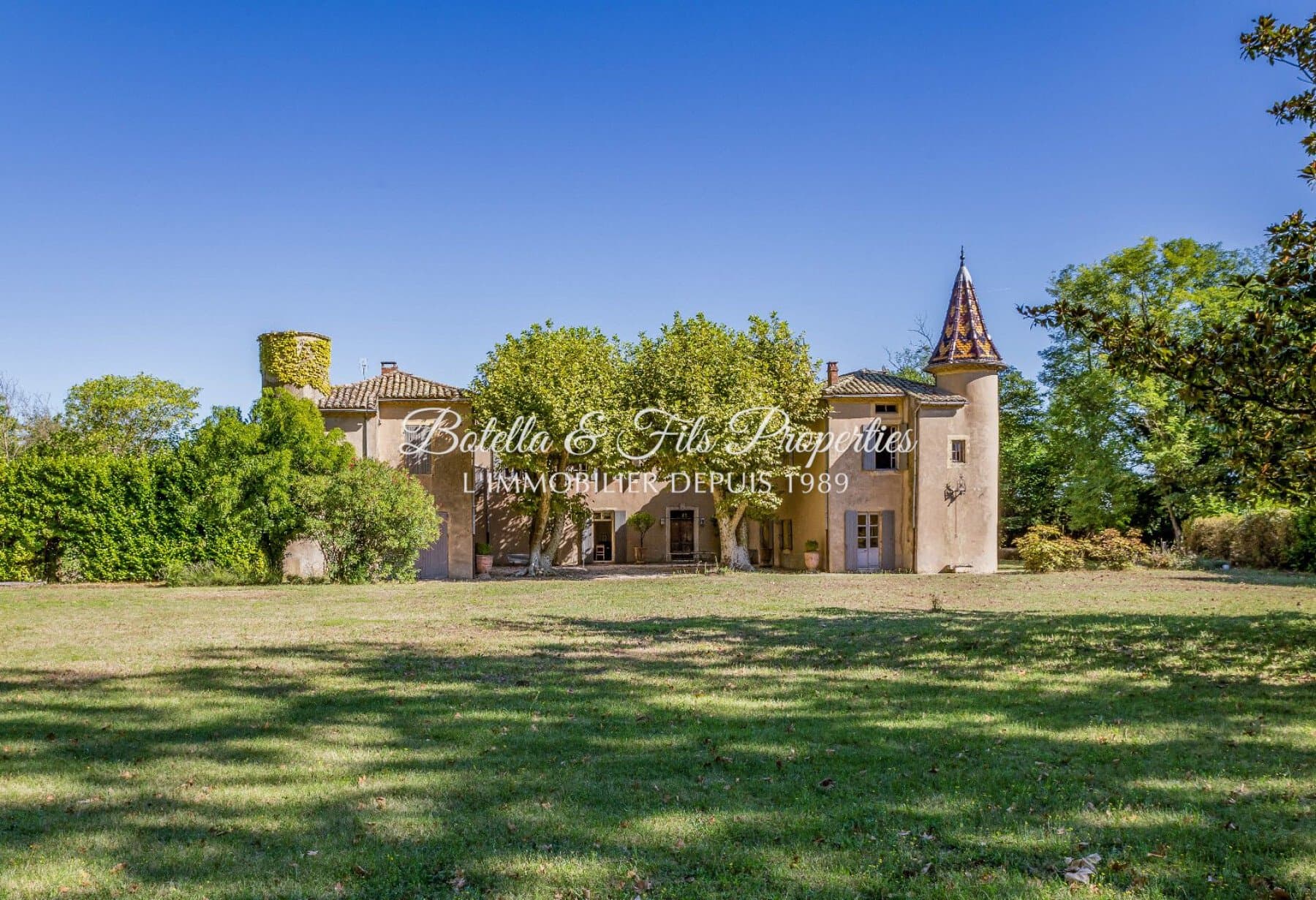 Elegant 18th Century Château With Caretaker's House And Outbuildings 2
