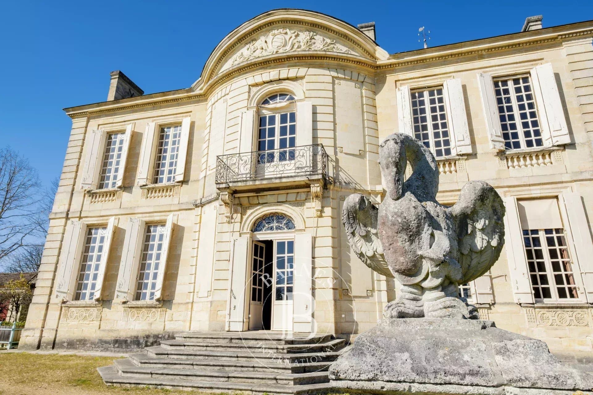 Magnificent 18th Century Property With Swimming Pool And Tennis Court