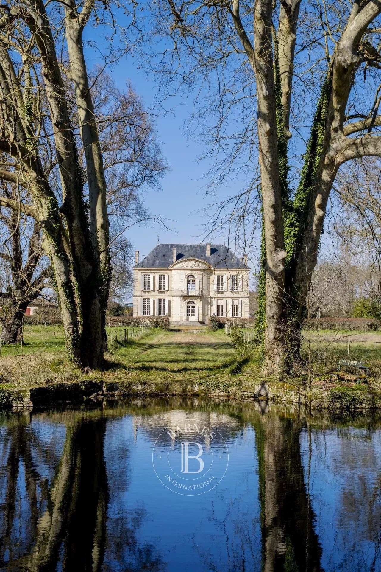Magnificent 18th Century Property With Swimming Pool And Tennis Court 2