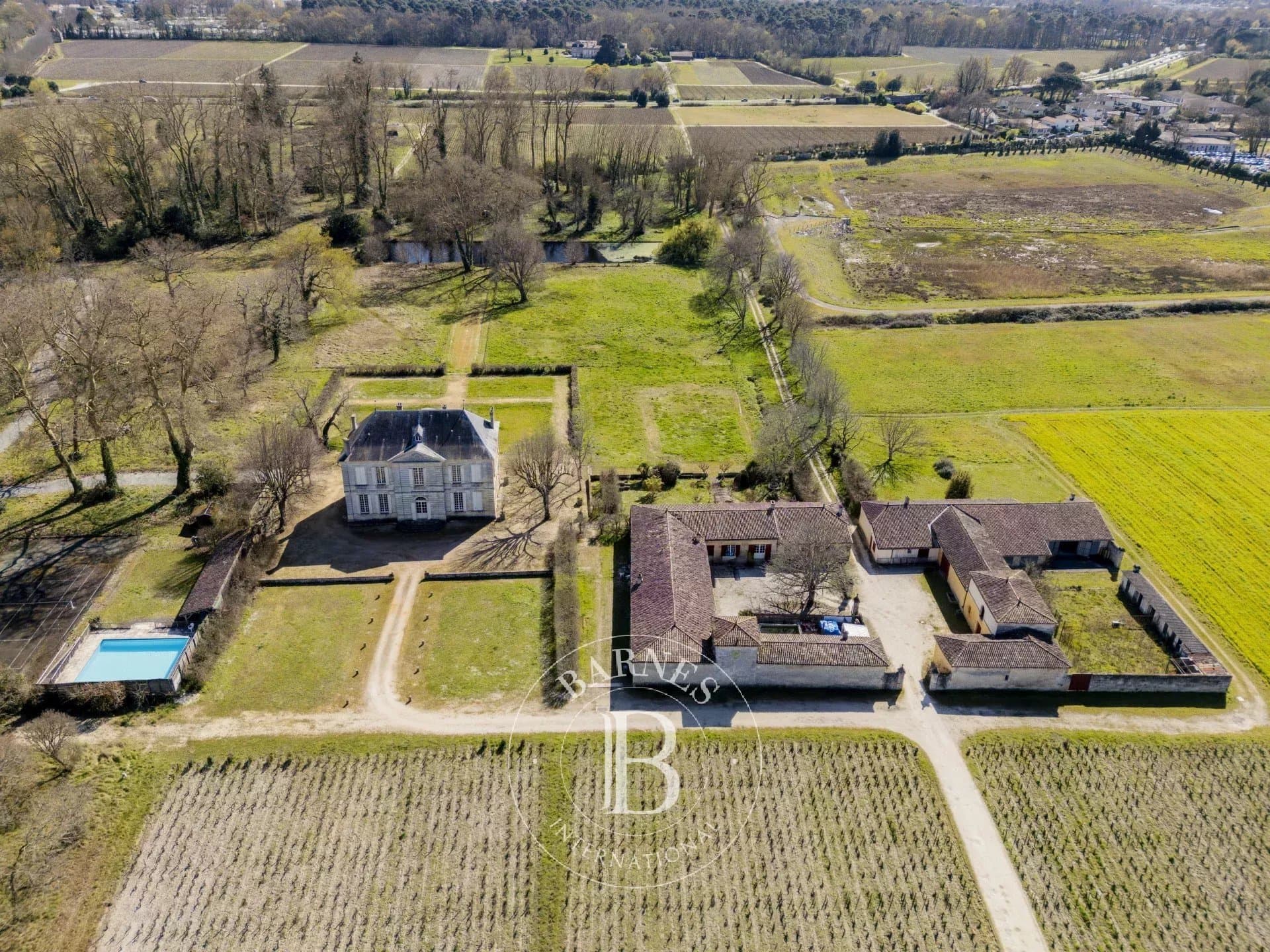 Magnificent 18th Century Property With Swimming Pool And Tennis Court 3