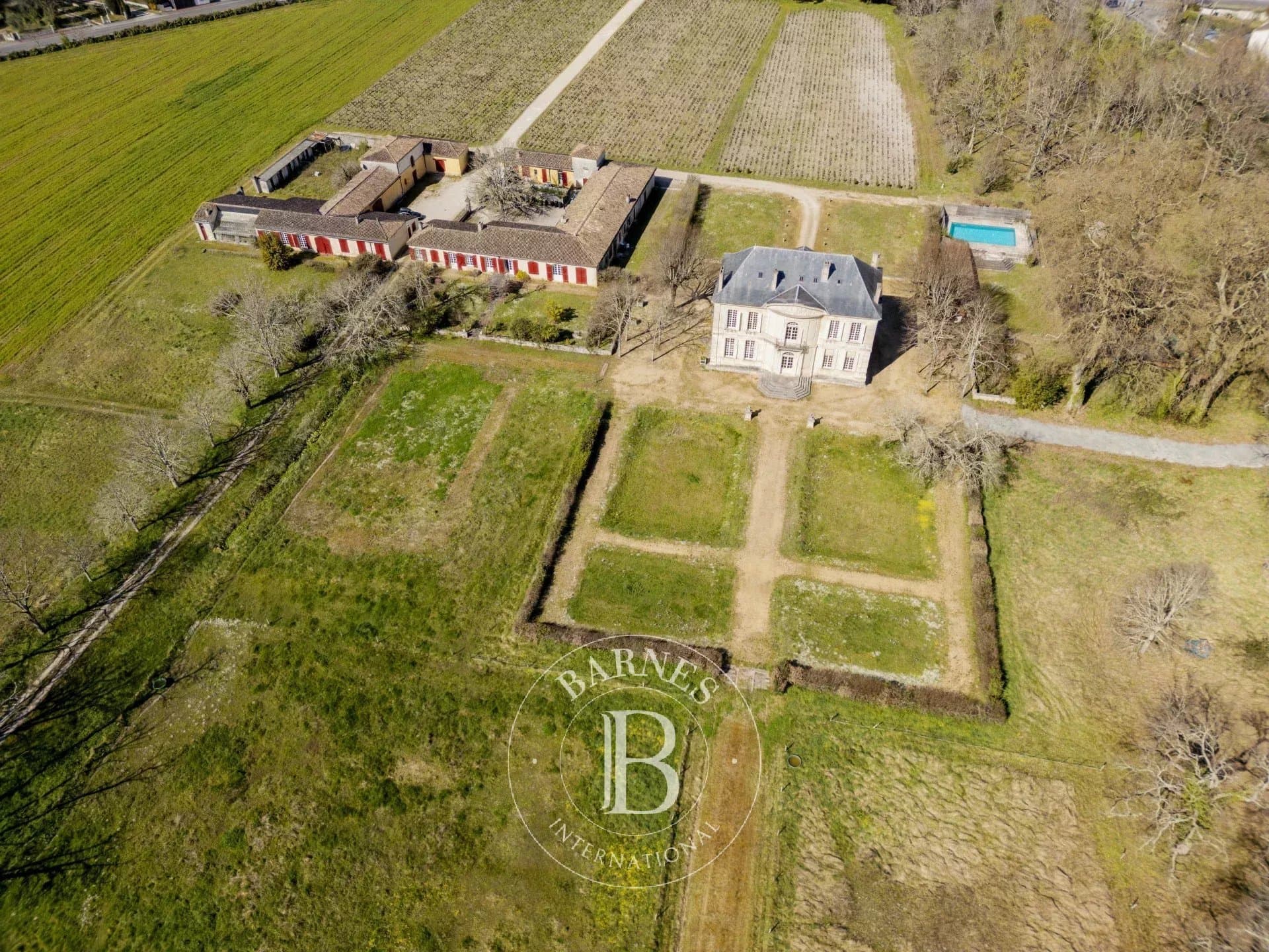 Magnificent 18th Century Property With Swimming Pool And Tennis Court 4