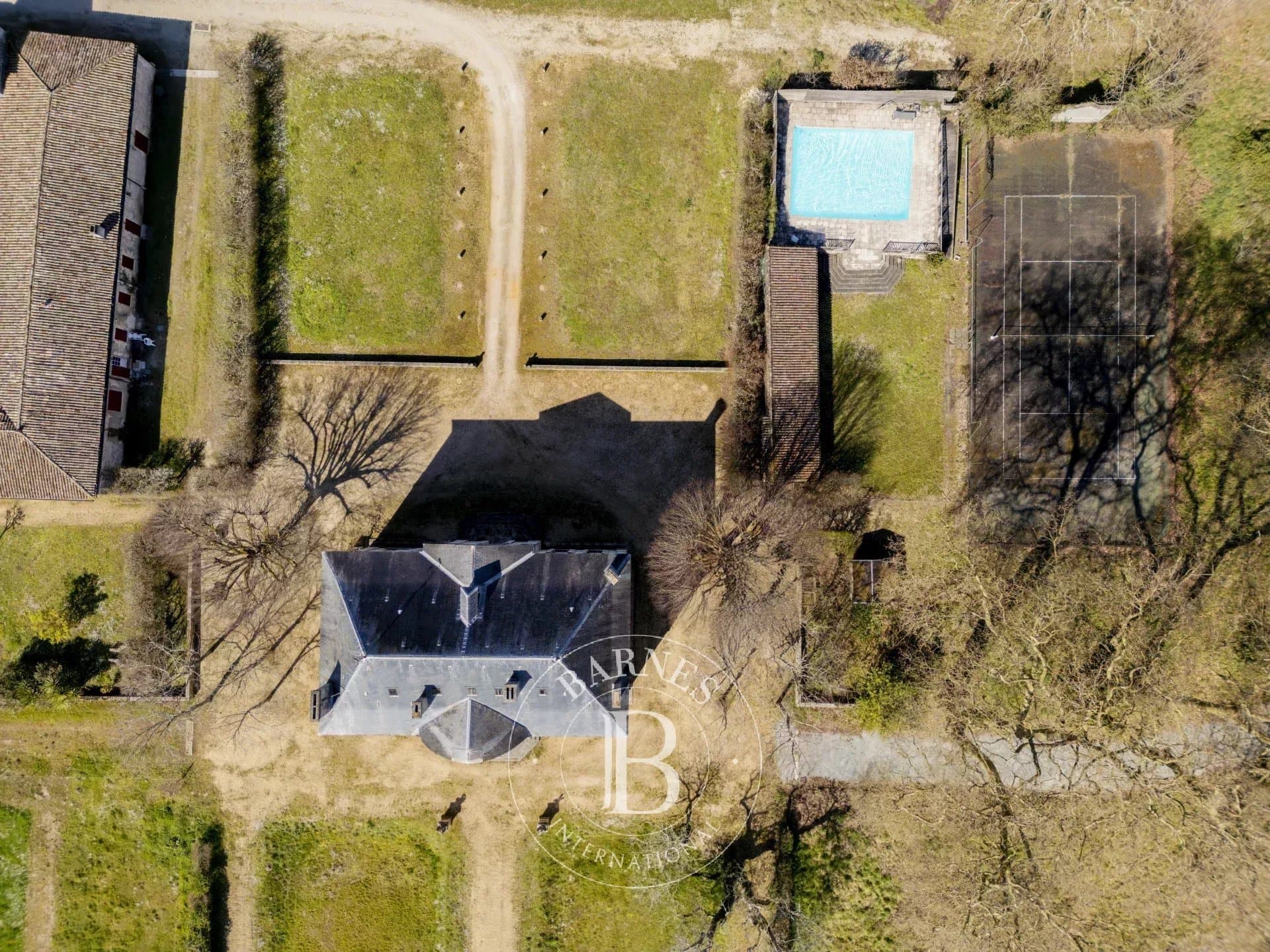 Magnificent 18th Century Property With Swimming Pool And Tennis Court 5