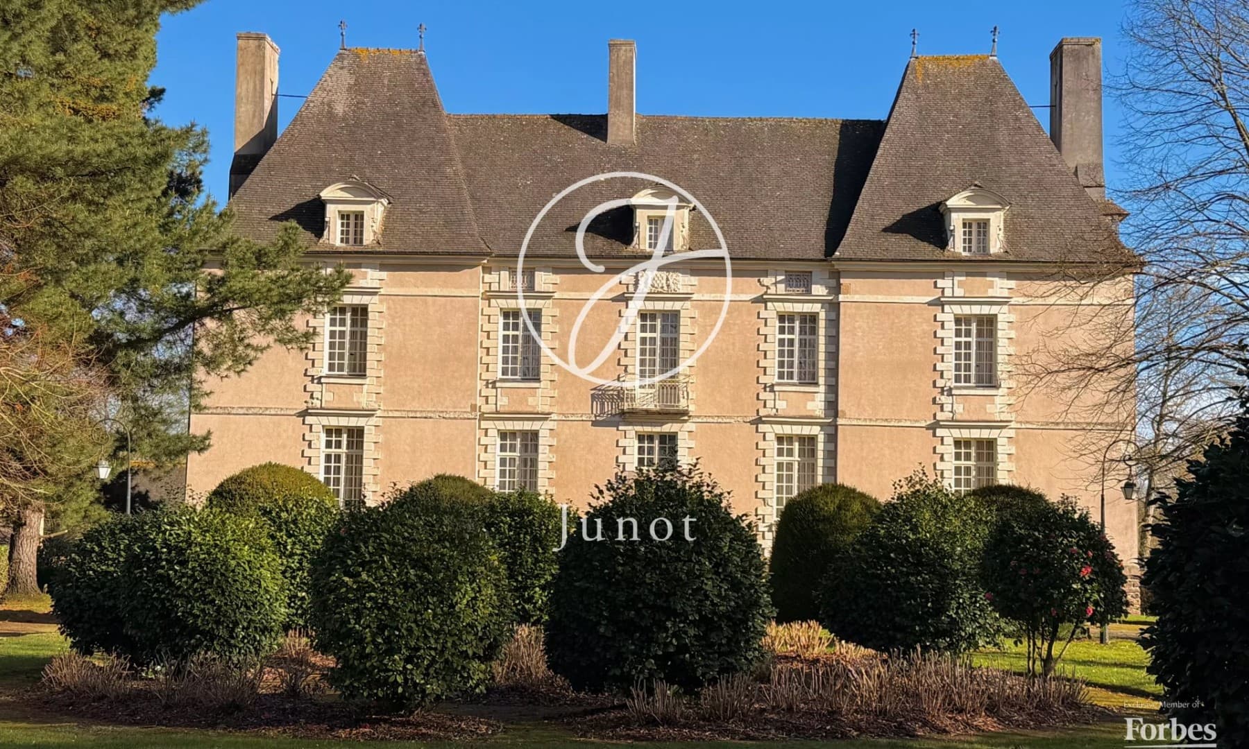 Elegant 17th Century Château With Extensive Grounds Near Rennes 3